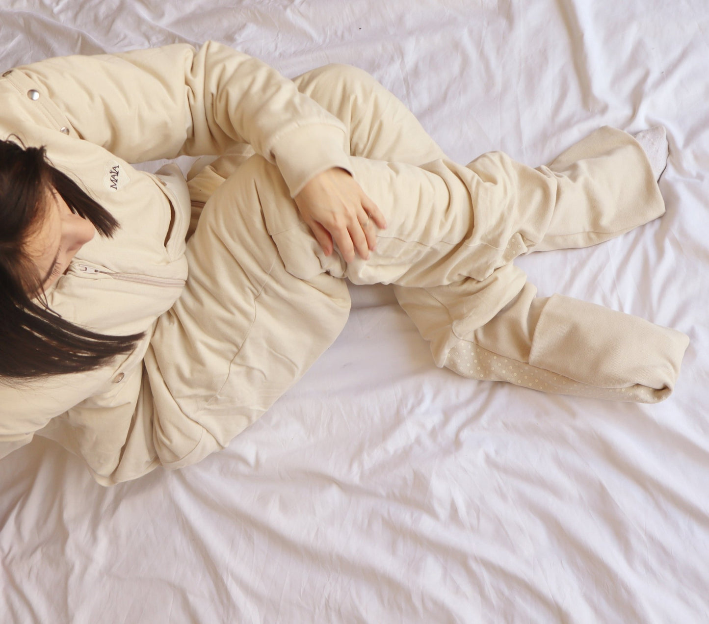 Gigoteuse adulte d'allaitement MAÏA TOG 2.5 beige vue de dessus, ouvertures latérales pratiques
